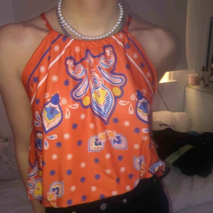  - Skitballt linne från zara i silkesliknande material, använd en gång. Frakten ingår i priset!