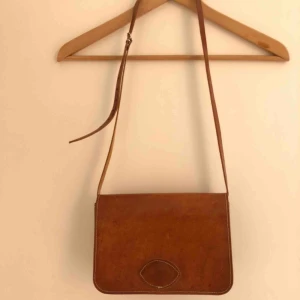  - Vintageväska. Möts i Stockholm eller skickar mot frakt!