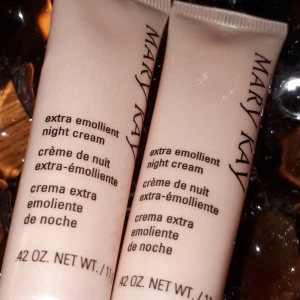 night cream - bra skick extra emollient night cream från MARY KAY 11g. båda är oanvända.