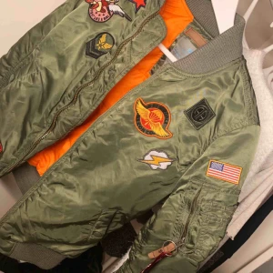  - Alpha jacka andvänt få gånger  Nypris 1999kr