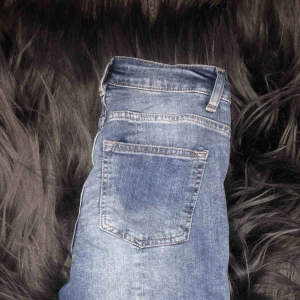  - Säljer mina jeans som aldrig kommit till använding. Köpt på någon outlet nyligen. Är i nytt skick. Köparen står för frakt.  Vid fler frågor hör av er<33