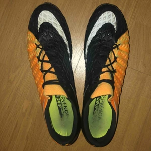 Nike fotbollsskor stl.45 - Nike Hypervenom phantom AG (konstgräs). Använda Max 10 ggr, växt ur dom. Storlek 45