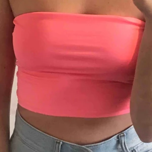  - Neonrosa topp, supersöt  Aldrig använd, tags kvar