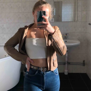  - En skit snygg MDK skinnjacka, inköpspris ca 1500kr, knappt använd 🤯🤩🤩🤩😘. Skicka meddelande om intresse 😊 Frakt ingår inte 