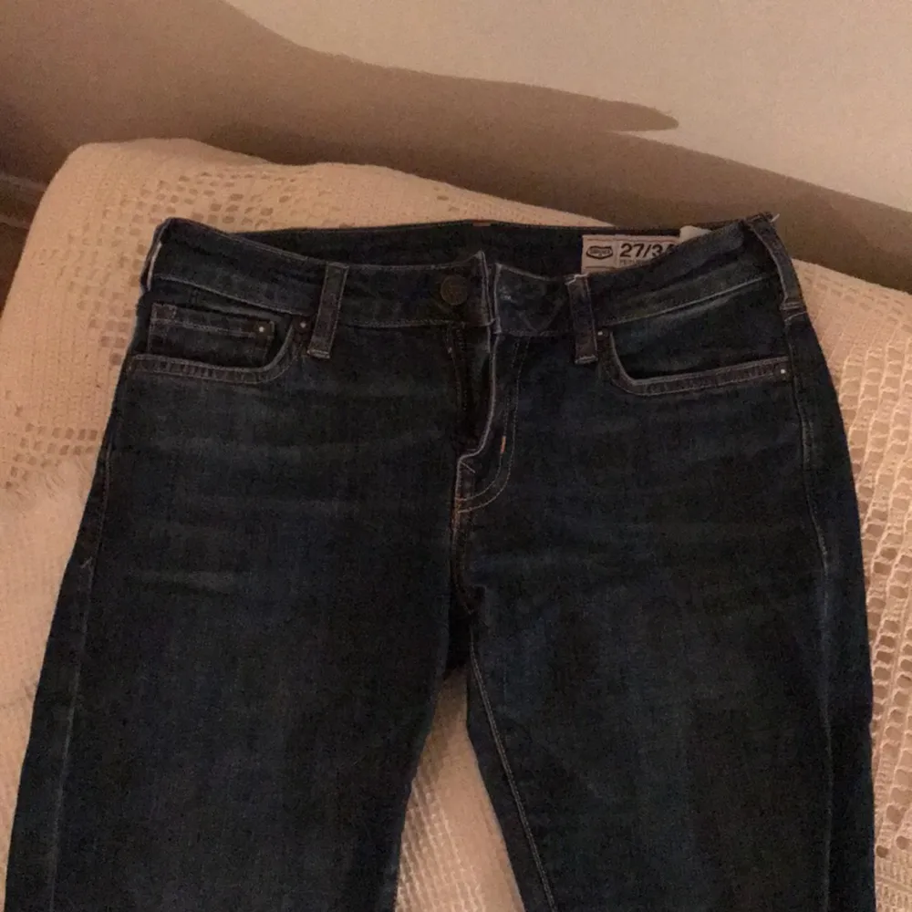 Snygga jeans, har älskat dom men nu är dom för tighta i midjan. Frakt tillkommer. . Jeans & Byxor.
