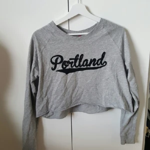  - Härligt plagg som är lite av en magtröja :)) möter gärna upp i Uppsala annars står köparen för frakt. 