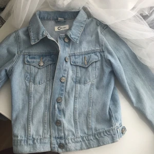  - Denim jacka inköpt hos Cubus stl 34