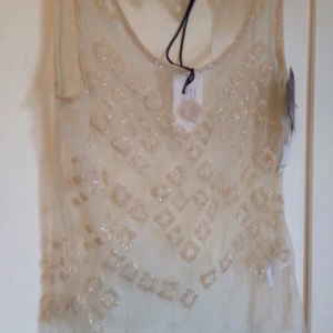  - Topp från Nelly - Fanny Lyckmans kollektion.  Prislapp kvar, inte ens provad.