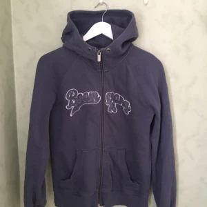  - Hoodie med dragkedja från boomerang. Frakt tillkommer
