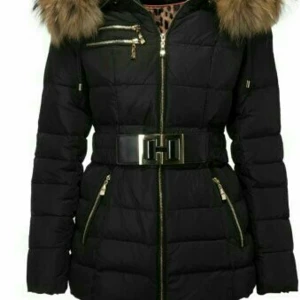  - hollies jacka stlk 34 . kemtvättad