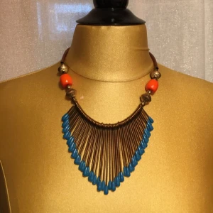  - Fint halsband från Topshop, kan skickas för 28kr eller hämtas i Solna   