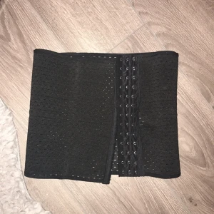  - Säljer min waistrainer, storlek s/M. Köparen står för frakten. 