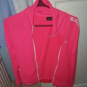  - Rosa Björn Borg tröja, stl L, knappt använd. Hänger bara i garderoben 🌸   Frakt ingår i priset! 🙂 