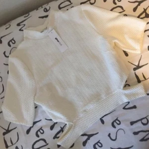  - Crop top från Gina tricot, helt ny! Skickas mot 35kr.