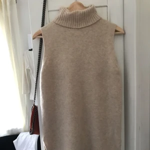  - Stickad tröja utan armar, köpt i New York