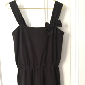  - Byxdress från Rules by Mary i fint skick. Hellånga byxben. 