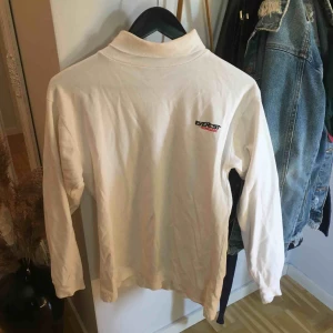  - Vintage polotröja, står xs men passar xs-L. Frakt 36 kr!