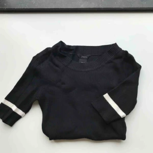  - Fin ribbad topp, i princip oanvänd. Skickas mot frakt eller så möter jag upp i centrala GBG 🌿