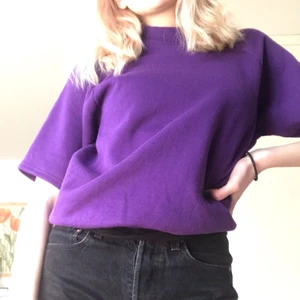  - Ascool t-shirt i collegetröj-material! Bra skick och aldrig använd av mig, den är köpt på Beyond Retro så den är vintage och second hand sedan tidigare! Möts upp i Stockholm💕