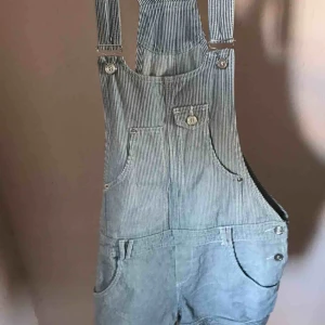  - Säljer denna askola dress då jag tyvärr inte använder den, så väldigt fint skick