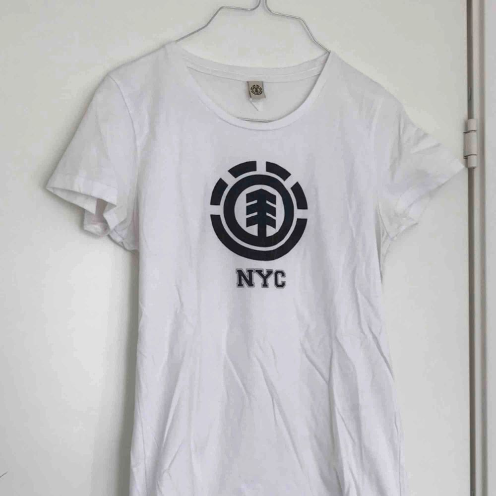 Element tshirt köpt i NYC. I fint skick. 💌. T-shirts.