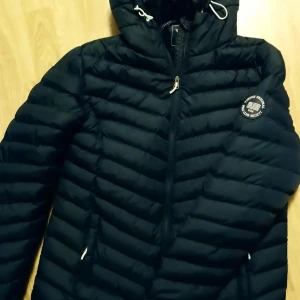  - Blå dunjacka storlek XL 