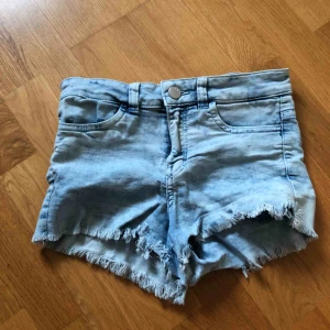  - Shorts från h&m. Säljs pga för små, använda fåtal gånger.