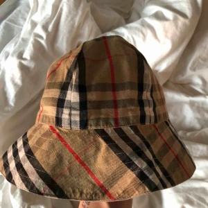  - Burberry bucket hat. 