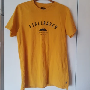  - T-shirt från fjällräven, jättebra skick