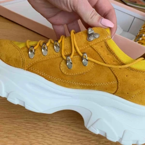  - Nya chunky sneakers från bohoo i strl 38. Helt oanvända! Hämtas eller postas men då betalar köparen frakten :) 