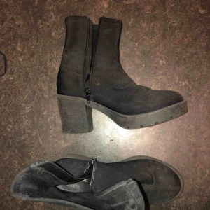  - Skor från Nelly. Använda. Strl 38