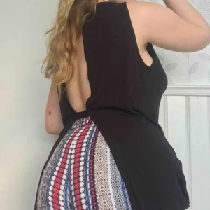  - Linne från Cheap Monday som sitter jätte snyggt på! I sådant där randigt/ribbat material💀 Möts upp i Gävle eller fraktar för 36kr