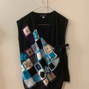 Kenzo  - Kofta från Kenzo, 100% äkta, storlek M, fin skick, ingen fläcka. Finns i Odenplan Stockholm.