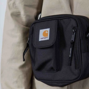  - Midje/crossbody bag!! Ascool och unik design, den är väldigt lite använd, så jag skulle säga att den är i nyskick!