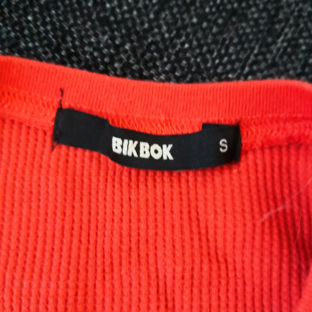 Snyggt orange/röd tunika/t-shirt från gina tricot i storlek S. Nyskick! 50kr inkl. Frakt.🦙🦙. Toppar.
