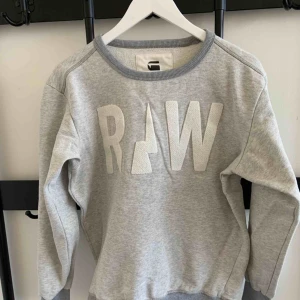  - G-Star Sweater for Men Brand: G-Star Size: S Colour: Grey (with white logo)   Super comfy, slim fit. Used but still in great shape.