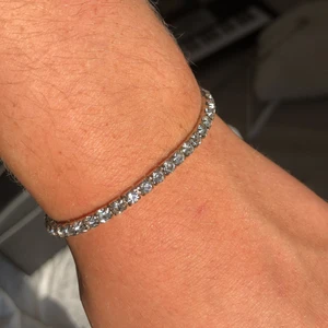 Armband  - Aldrig använt. Köparen står för frakten 