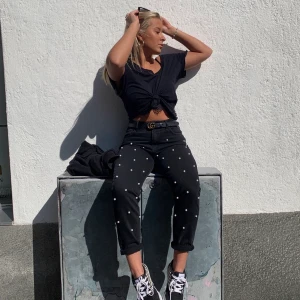 Pärlbyxor - Super mega coola pärl jeans som tyvärr är lite för små för mig nu. Från nakd