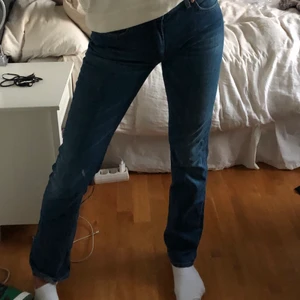 ACNE jeans - Sjukt snygga jeans från acne i en lång, rak modell. Jag är 171 och har oftast waist 26 och de passar mig superbra! Inga defekter, kom med bud!