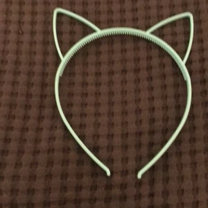 Diadem - Turkost diadem, inga fläckar,frakt 7kr Priset går att diskutera!