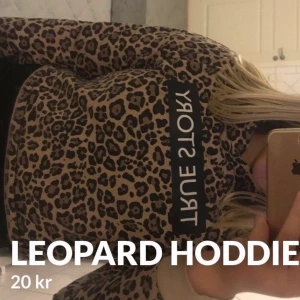  Leopard Hoddie -  Jättefina leopard hoodie från Ullared den börjar också bli lite för liten för mig och den är i storlek 170 