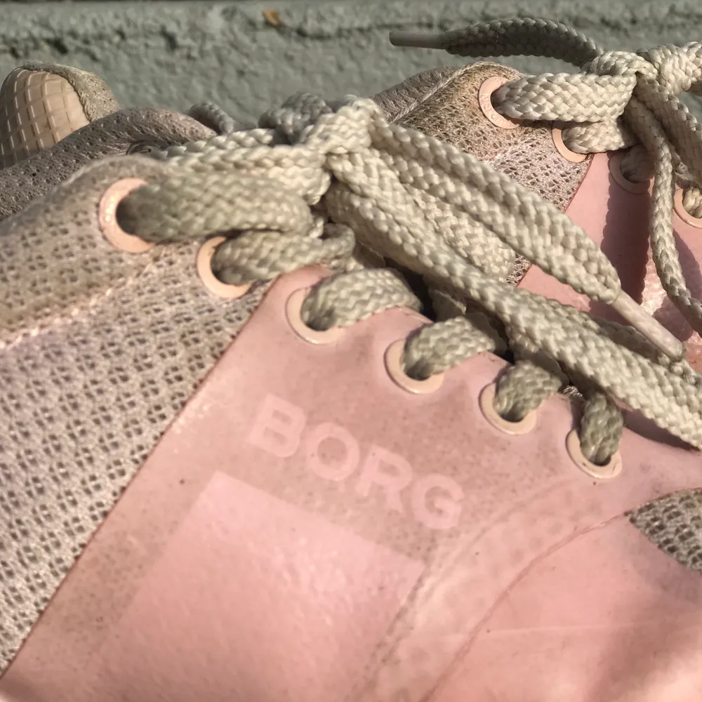 Superfina rosa skor från Björn Borg. Använda några gånger, lite smutsiga. . Skor.