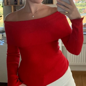 Långärmad - Långärmad med off shoulder. Super mysig är den och sitter bra💗säg ditt pris!!!