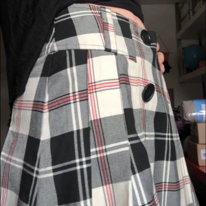 Jääättesöt kilt - Jättegullig rutig kilt med knappar💕 fint till alla årstider