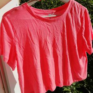 Korallrosa magtröje t-shirt. Frakt tillkommer
