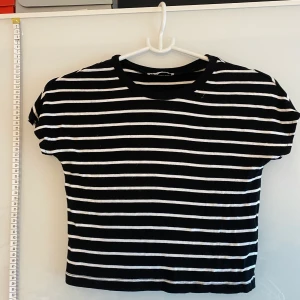 Randig croptop - Mjuk o skön. Knappt använd, från zara 