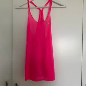 Rosa tränings linne som är väldigt luftigt!✨