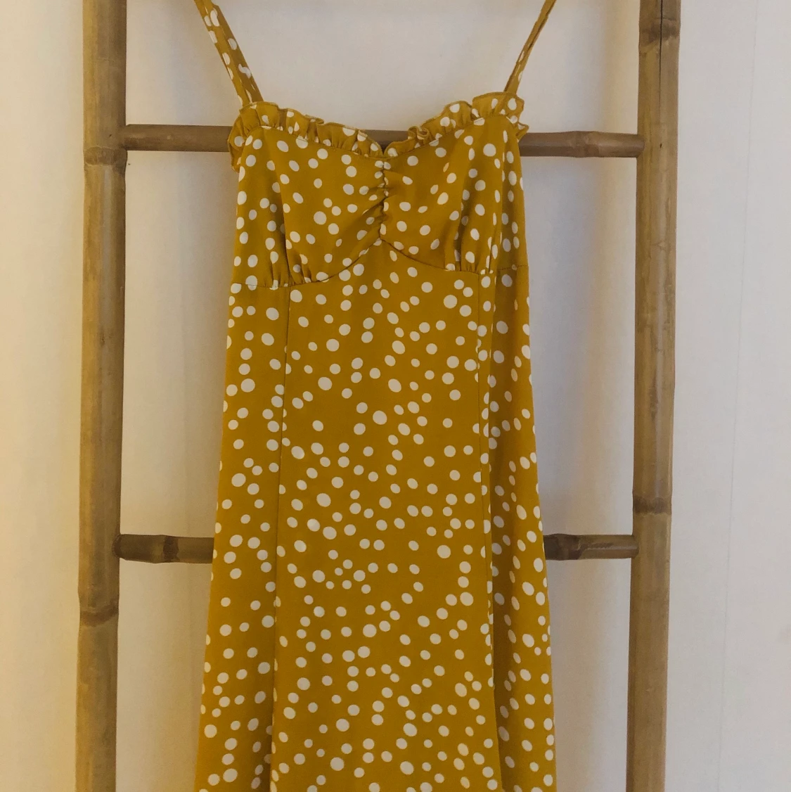 Senapsgul sommarklänning