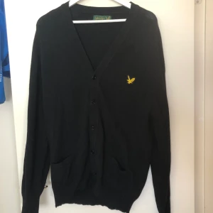 Kofta - Snygg kofta med knappar