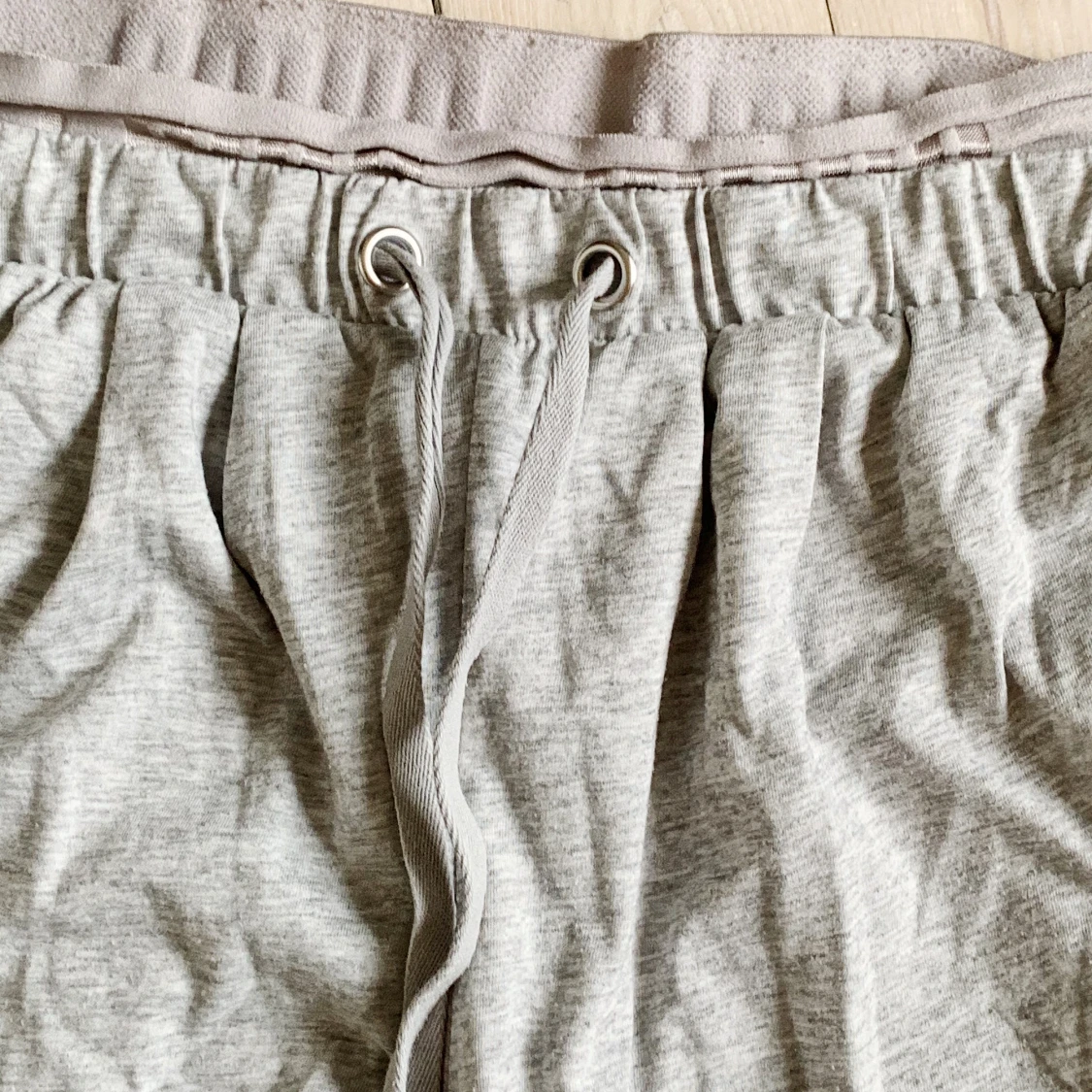 Gråa mjukisbyxor från Puma  - 90